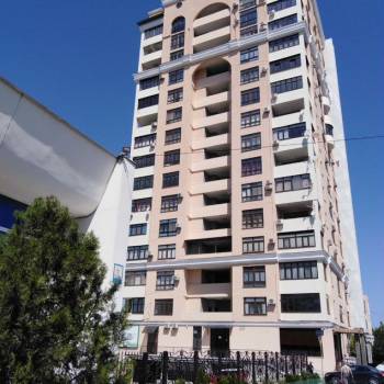 Сдается 1-комнатная квартира, 62 м²