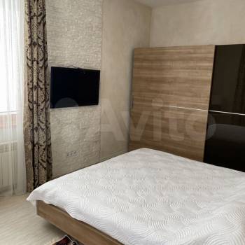 Сдается 1-комнатная квартира, 52 м²