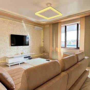 Сдается 2-х комнатная квартира, 76 м²