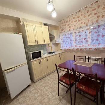 Продается 1-комнатная квартира, 40 м²