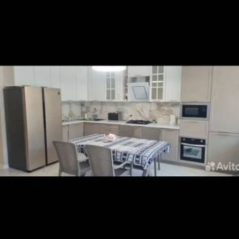 Продается 3-х комнатная квартира, 192 м²