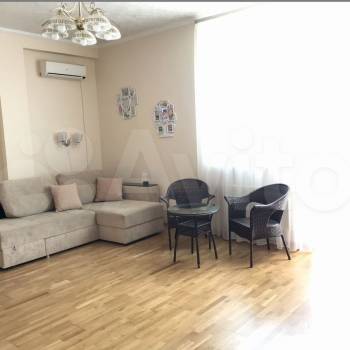 Сдается 1-комнатная квартира, 65 м²