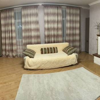 Сдается 1-комнатная квартира, 54 м²