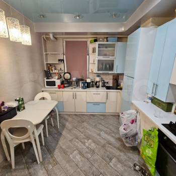 Продается 1-комнатная квартира, 49,6 м²