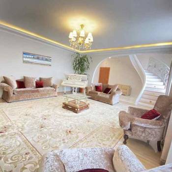 Сдается Многокомнатная квартира, 244 м²