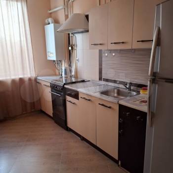 Продается 1-комнатная квартира, 42 м²