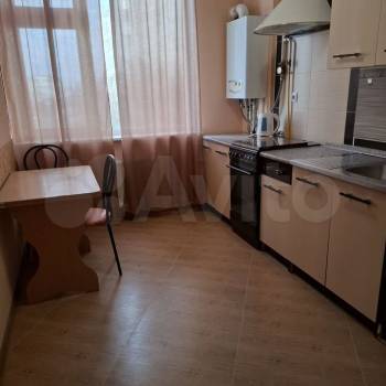 Продается 1-комнатная квартира, 42 м²