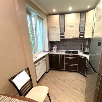 Продается 1-комнатная квартира, 42 м²
