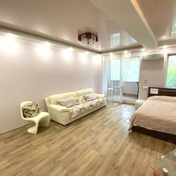 Продается 1-комнатная квартира, 42 м²