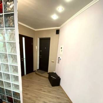 Продается 1-комнатная квартира, 42 м²