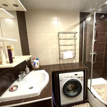 Продается 1-комнатная квартира, 42 м²