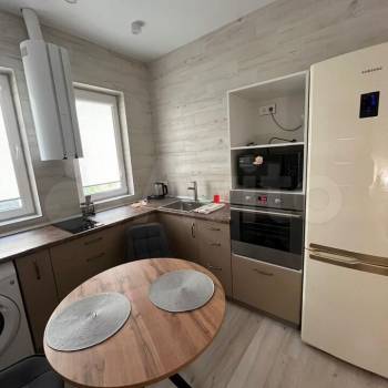 Сдается 1-комнатная квартира, 42 м²