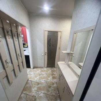 Продается 1-комнатная квартира, 42 м²