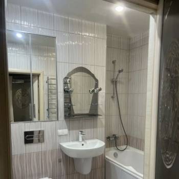 Продается 1-комнатная квартира, 42 м²