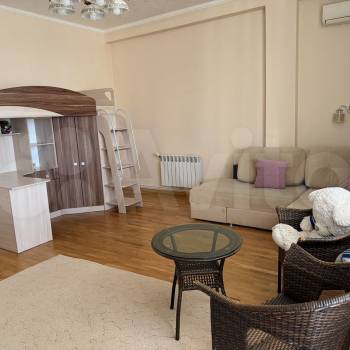 Сдается 1-комнатная квартира, 65 м²