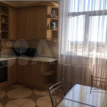 Сдается 1-комнатная квартира, 65 м²