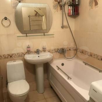 Сдается 1-комнатная квартира, 65 м²