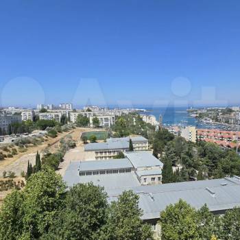Продается 1-комнатная квартира, 53 м²