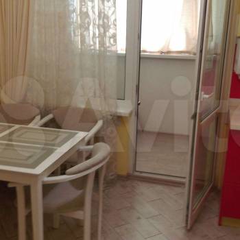 Сдается 1-комнатная квартира, 60 м²