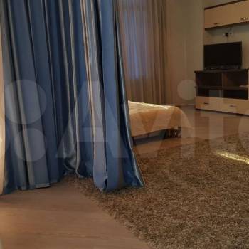 Сдается 1-комнатная квартира, 60 м²