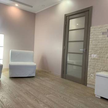 Сдается 1-комнатная квартира, 65 м²