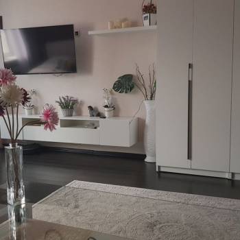 Продается 1-комнатная квартира, 57 м²