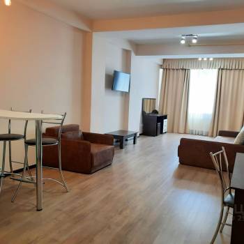Сдается 1-комнатная квартира, 55 м²