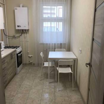 Сдается 1-комнатная квартира, 42 м²