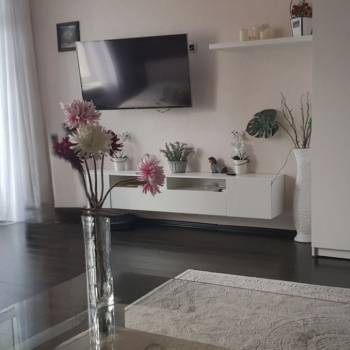 Продается 1-комнатная квартира, 57 м²