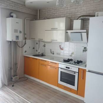 Продается 1-комнатная квартира, 42 м²
