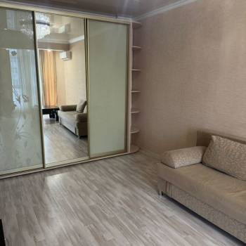 Продается 1-комнатная квартира, 42 м²
