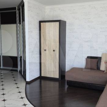 Сдается 1-комнатная квартира, 42 м²