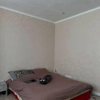 Продается 1-комнатная квартира, 42 м²