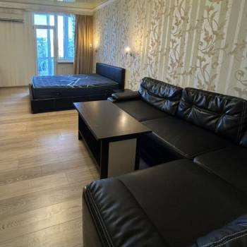 Сдается 1-комнатная квартира, 56 м²