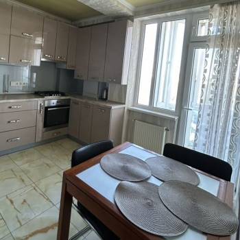 Сдается 1-комнатная квартира, 56 м²
