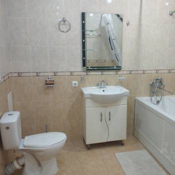 Сдается 1-комнатная квартира, 55 м²