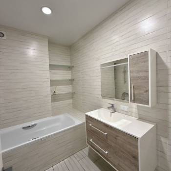 Сдается 1-комнатная квартира, 54 м²