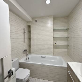 Сдается 1-комнатная квартира, 54 м²