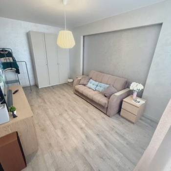 Продается 1-комнатная квартира, 42,5 м²