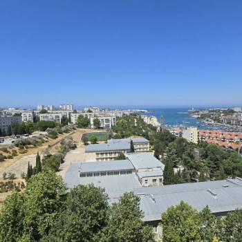 Продается 1-комнатная квартира, 53 м²