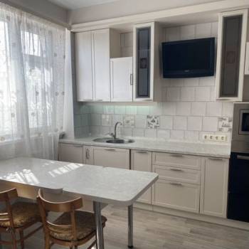 Сдается 1-комнатная квартира, 49 м²
