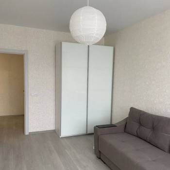 Продается 1-комнатная квартира, 37 м²