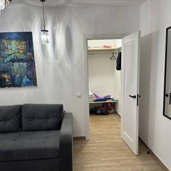 Сдается 1-комнатная квартира, 56 м²