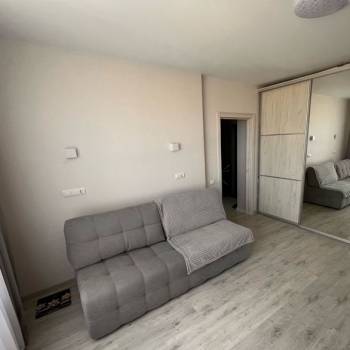 Продается 1-комнатная квартира, 37 м²