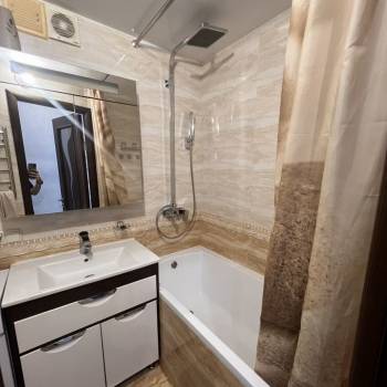 Сдается Многокомнатная квартира, 60 м²