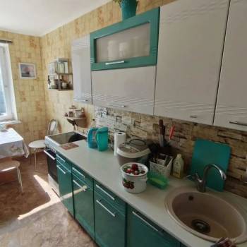 Продается Многокомнатная квартира, 76,9 м²