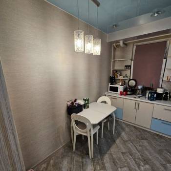 Продается 1-комнатная квартира, 49,6 м²