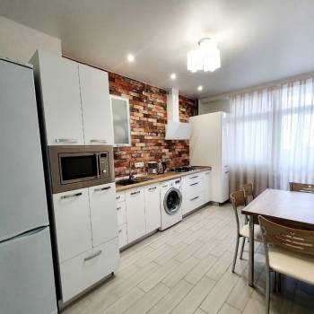 Сдается 2-х комнатная квартира, 85 м²