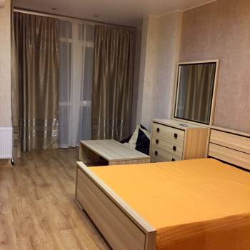 Сдается 1-комнатная квартира, 64 м²