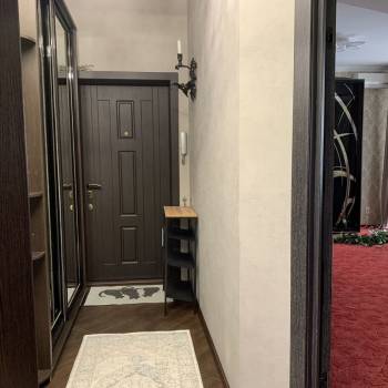 Сдается 1-комнатная квартира, 64 м²